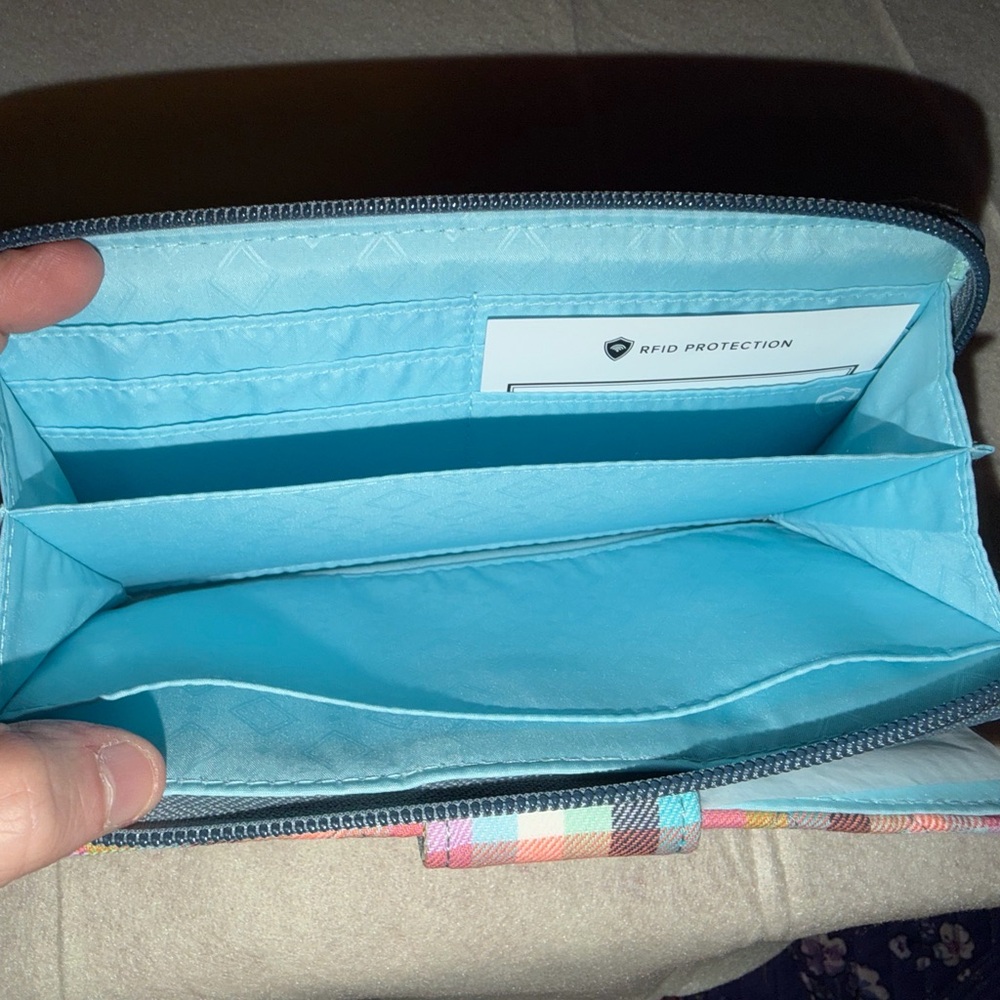 NWT Vera Bradley RFID Turnlock Wallet in Gingham Plaid - Picture 4 of 4